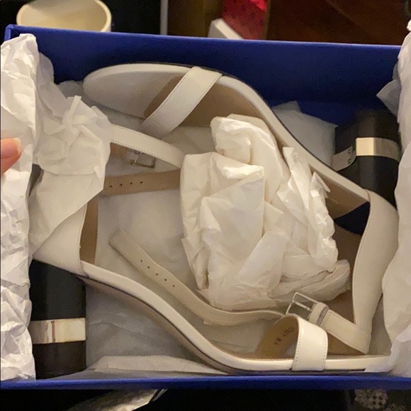 Stuart Weitzman - Picture 3 of 5